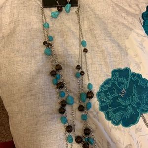 Paparazzi jewelry necklace with earrings